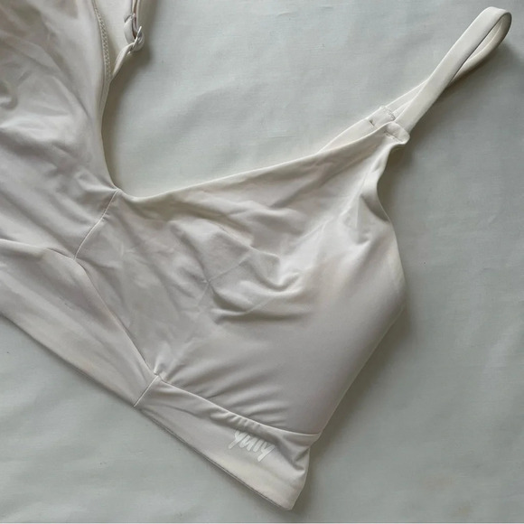 Women’s Yitty Smoothed Reality Plunge Bra Size Medium in On My Ivories - Picture 1 of 11